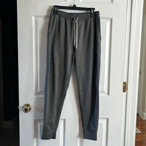 Men’s Vuori joggers. Medium